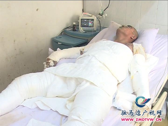 特別關(guān)注：深夜火災(zāi)一家三口兩人重傷，同窗好友集體救助_20141214203228.JPG