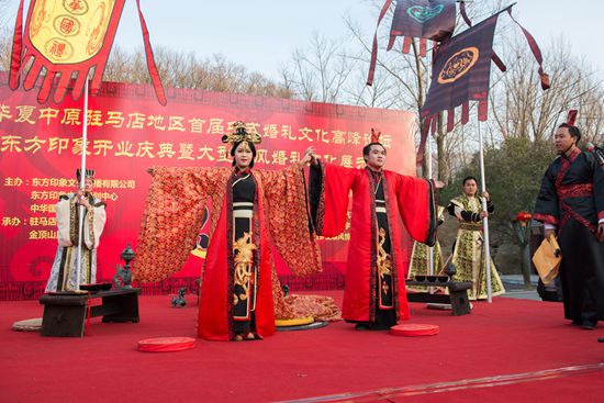 一場漢服婚禮秀讓金頂山賺足了眼球！