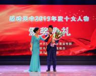 每一個離家在外的游子都是家鄉(xiāng)放飛的音符，他是眾多音符中靈動的高音。用旋律歌頌夢想歌頌正能量，用歌聲唱響家鄉(xiāng)唱響時代。我在駐馬店等你來，是胸懷、是氣魄、更是對未來的美好期待。暖心歌手——余潤澤