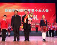 搏擊商海，創(chuàng)造本土連鎖超市的旗艦神話；回饋社會，把“愛與感恩”的理念根植于企業(yè)管理；體貼員工，讓每一個愛家人有幸福的歸屬和主人翁的驕傲。愛家屬于他，屬于每一位愛家員工，也屬于駐馬店這座城市。商海傳奇——王海周 