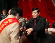 會議對在全市公安工作中取得突出成績的先進集體和先進個人以及長年默默無聞，關心支持公安工作的民警家屬代表進行了隆重表彰。