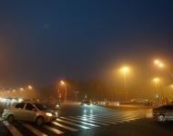 霧霾底下又是什么樣？圖為1月3日清晨，空氣質量嚴重污染的天津街頭。李勝利/東方IC