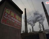 在邯鄲鋼鐵廠居民區(qū)附近張貼著很多治療鼻炎、咽炎等疾病的廣告。