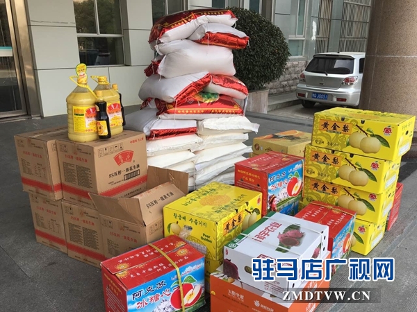 駐馬店市公安局黨委專門訂購了一批米、面、油等年貨慰問辦案民警.jpg