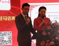 主持人先后宣讀了人民網(wǎng)河南分網(wǎng)、大河網(wǎng)絡(luò)傳媒集團(tuán)、大象融媒集團(tuán)、新華網(wǎng)河南分網(wǎng)、周口新媒體集團(tuán)給駐馬店廣視融媒新聞客戶端上線發(fā)來(lái)的賀信。