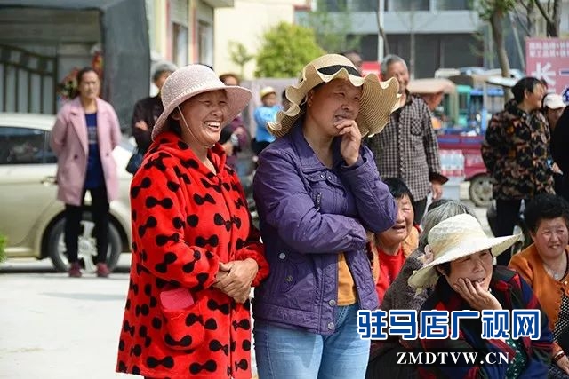 08上蔡優(yōu)秀第一書記事跡搬上舞臺(tái)，豫劇現(xiàn)代戲《扶貧天使》今日首演！.jpg
