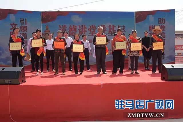 02文明助脫貧！上蔡縣委宣傳部把道德講堂辦到村民家門(mén)口.jpg