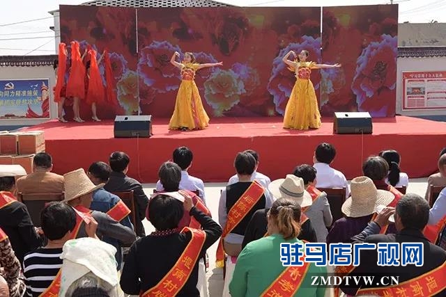 06文明助脫貧！上蔡縣委宣傳部把道德講堂辦到村民家門(mén)口.jpg