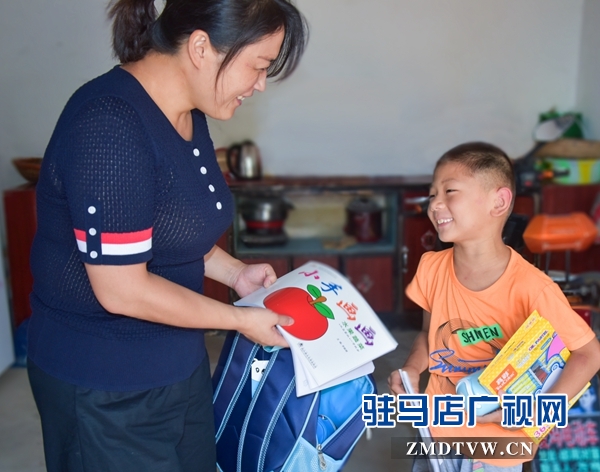 “阿姨，俺給您說(shuō)個(gè)悄悄話”