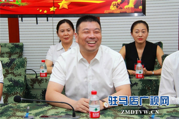 駐馬店市企業(yè)擁軍優(yōu)屬協會會長、青商會會長、鵬宇集團創(chuàng)始人總裁朱新紅率隊開展八一建軍節(jié)慰問活動