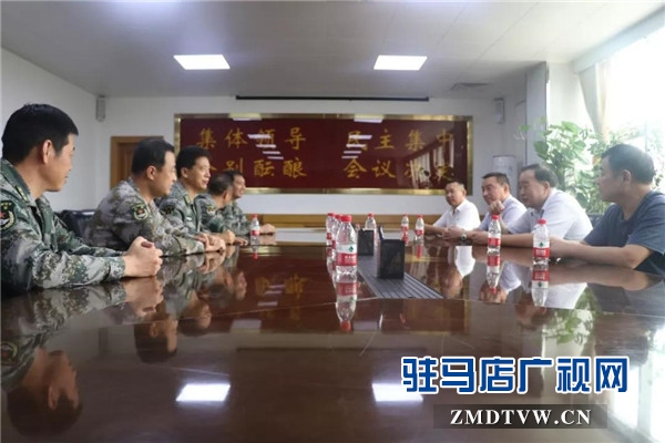 “八一”建軍節(jié)河南朗陵酒業(yè)領(lǐng)導(dǎo)一行走進(jìn)駐確部隊慰問