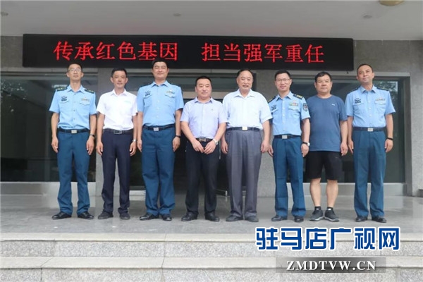 “八一”建軍節(jié)河南朗陵酒業(yè)領(lǐng)導(dǎo)一行走進(jìn)駐確部隊慰問
