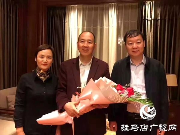 上蔡縣全國脫貧攻堅獎奮進(jìn)獎獲得者張全收載譽(yù)歸來 