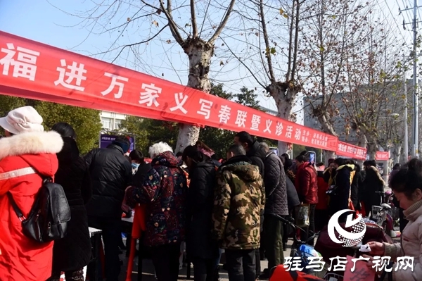 泌陽(yáng)縣文聯(lián)寫(xiě)春聯(lián)送“?！比氪?