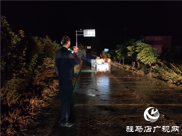 警民齊心冒雨尋牛，秋涼心卻暖