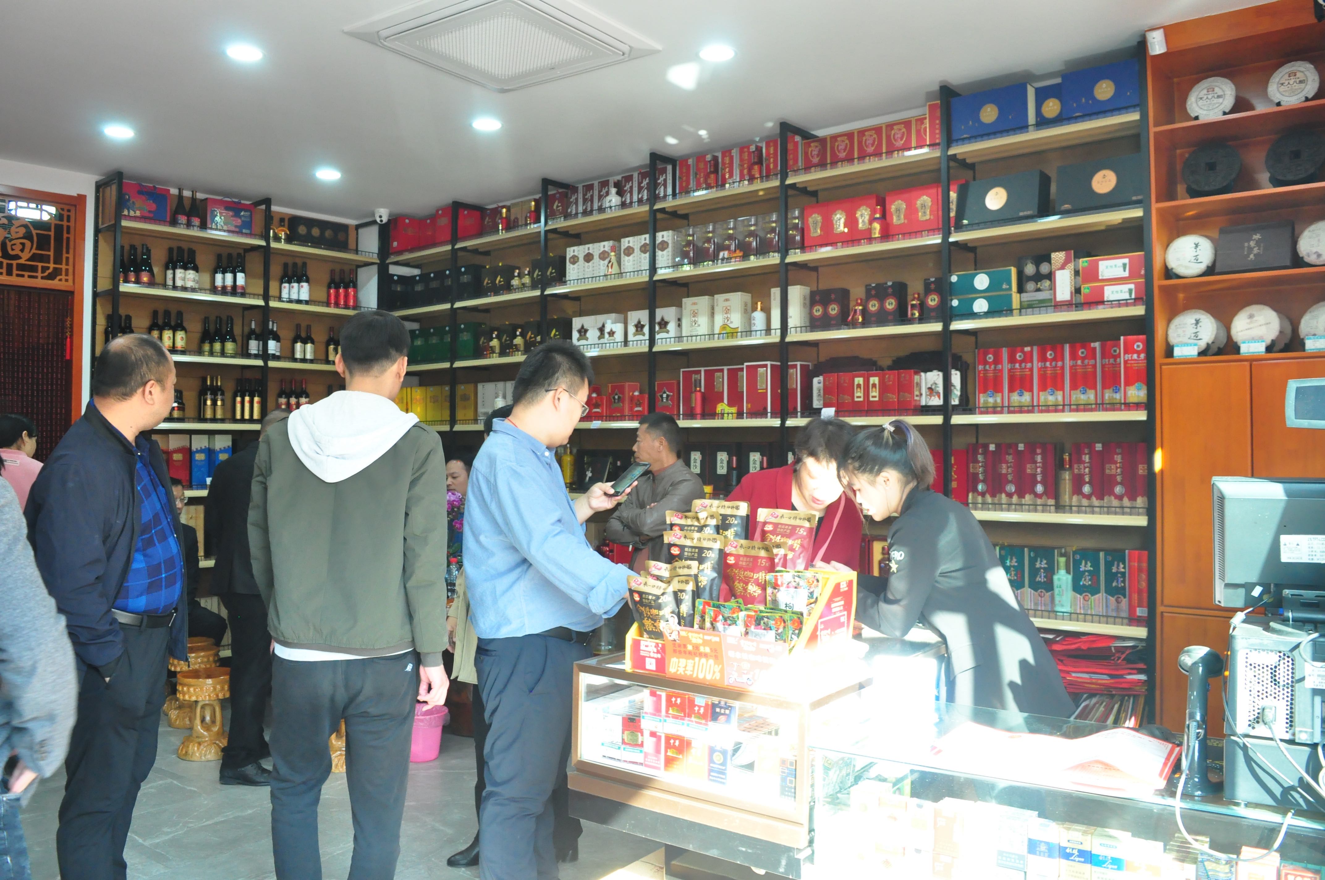 天翼傳大愛，聚力暖人心！天翼商貿(mào)美酒文化體驗(yàn)館開業(yè)現(xiàn)場溫情上演公益慈善拍賣