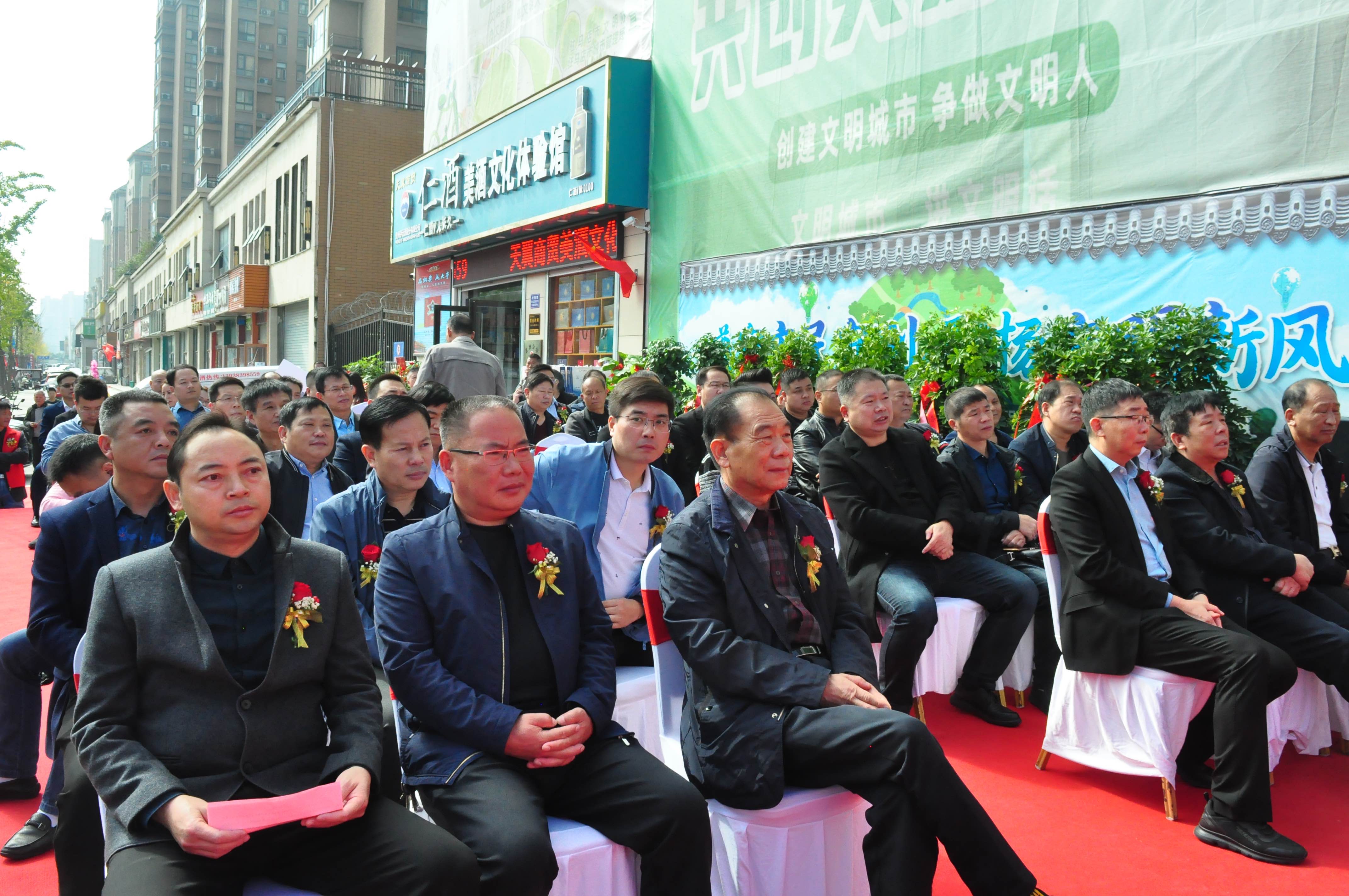 天翼傳大愛，聚力暖人心！天翼商貿(mào)美酒文化體驗(yàn)館開業(yè)現(xiàn)場溫情上演公益慈善拍賣
