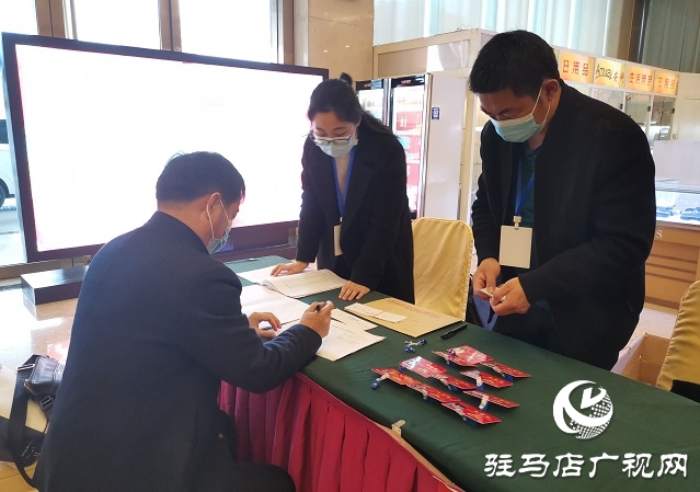 懷揣良策 肩負使命！出席市政協(xié)四屆六次會議的委員們陸續(xù)報到