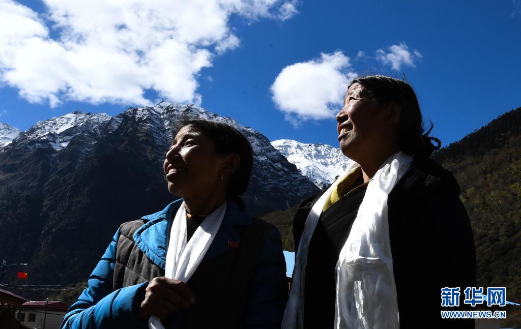 奮斗百年路 啟航新征程·數(shù)風(fēng)流人物丨卓嘎、央宗姐妹：神圣國(guó)土的守護(hù)者