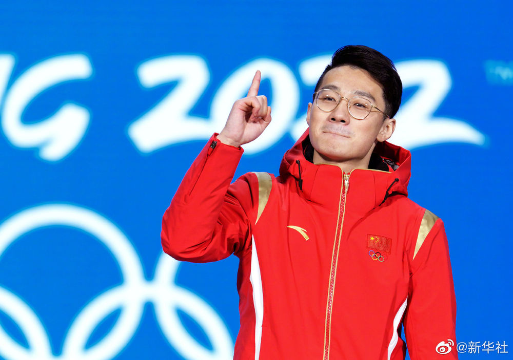 今夜三面五星紅旗升起！中國(guó)健兒領(lǐng)獎(jiǎng)高清大圖來了
