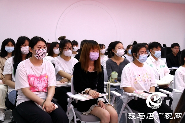 駐馬店職業(yè)技術學院召開學習習近平總書記在中國人民大學考察時的重要講話精神師生代表座談會