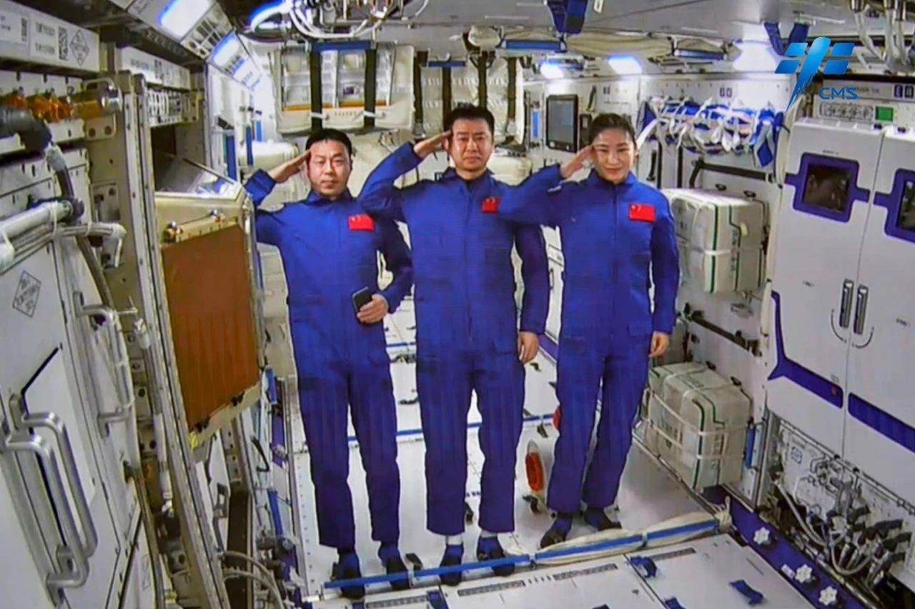 這里有一個通往空間站的入口，速進