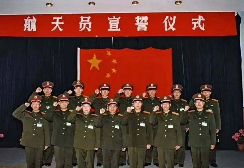航天新征程 | 17 年前太空翻筋斗，他將再度“飛天”！