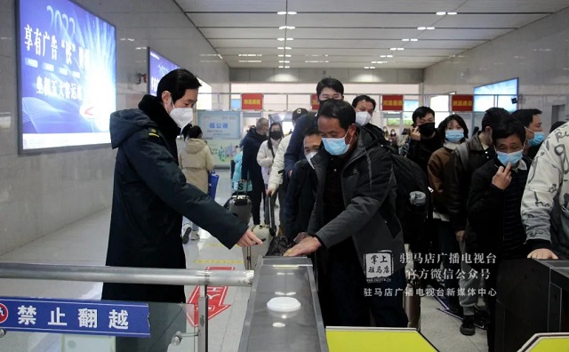 剛剛！記者在駐馬店站、駐馬店西站拍下這樣一幕…