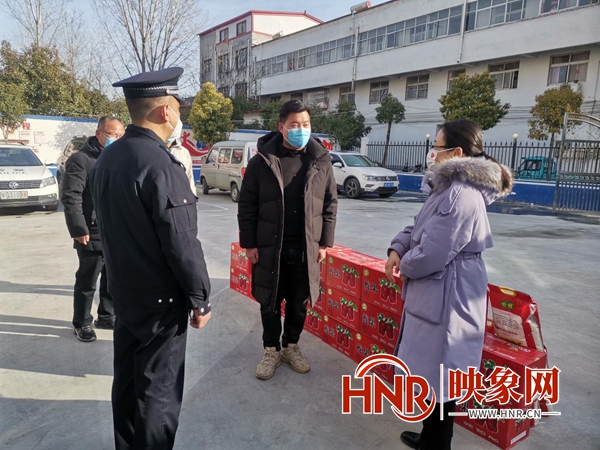 愛(ài)心企業(yè)到駐馬店市驛城區(qū)水屯鎮(zhèn)派出所慰問(wèn)一線民警彰顯警民情深