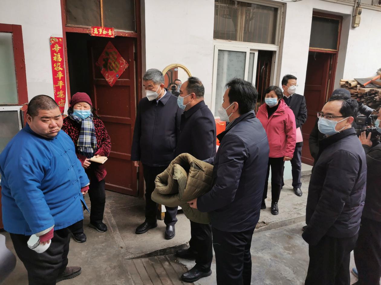  駐馬店市委常委、宣傳部部長、市政府副市長劉曉文春節(jié)慰問困難殘疾人
