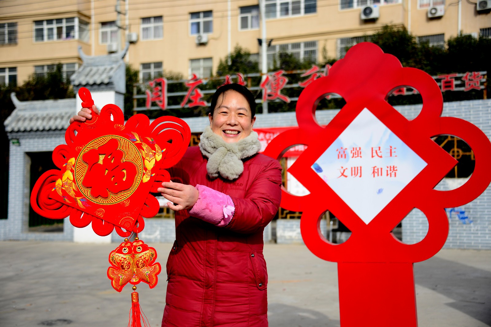新春走基層丨新年來張全家福吧！攝影志愿者用光影為村民留住煙火年年