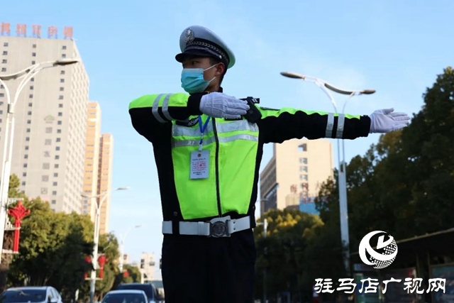  颯！駐馬店交警“文明示范形象崗”亮相街頭