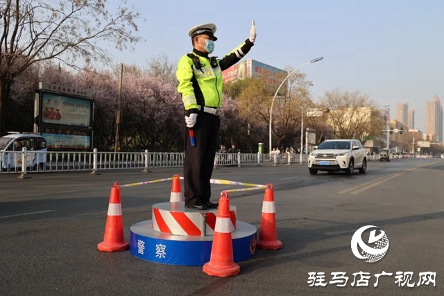  颯！駐馬店交警“文明示范形象崗”亮相街頭