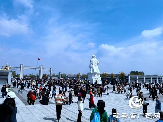清明寄哀思 民眾自發(fā)前往楊靖宇將軍紀念館內(nèi)悼念