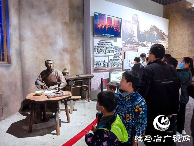 清明寄哀思 民眾自發(fā)前往楊靖宇將軍紀念館內(nèi)悼念