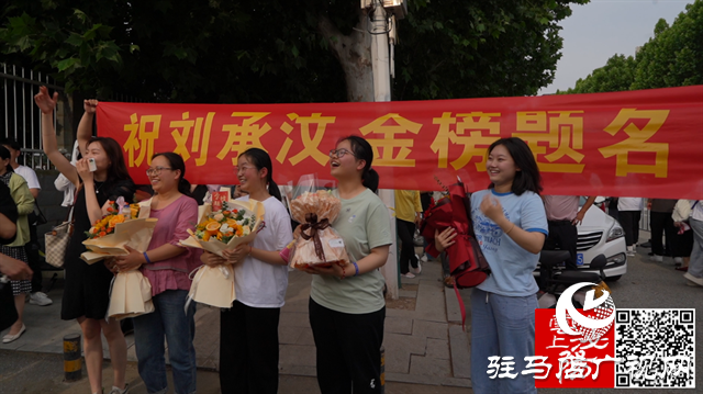 高考結(jié)束了！看泌陽考點(diǎn)這些溫暖瞬間