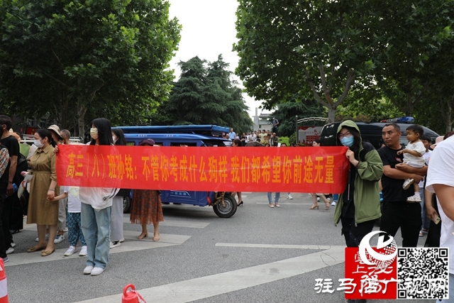 高考結(jié)束了！看泌陽考點(diǎn)這些溫暖瞬間
