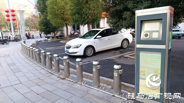 遺留在駐馬店街頭的公共自行車停車樁何日能拆除？