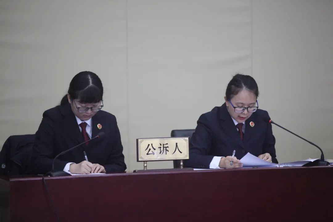 組團(tuán)盜挖光緒親爹醇親王墓葬，8人受審