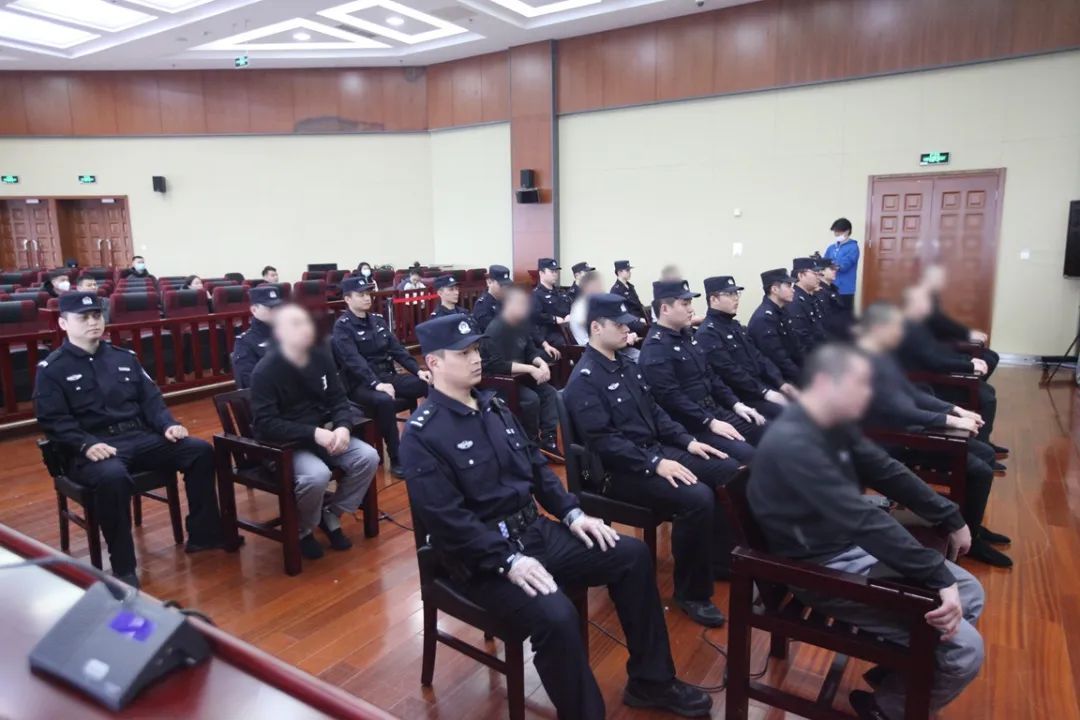 組團(tuán)盜挖光緒親爹醇親王墓葬，8人受審