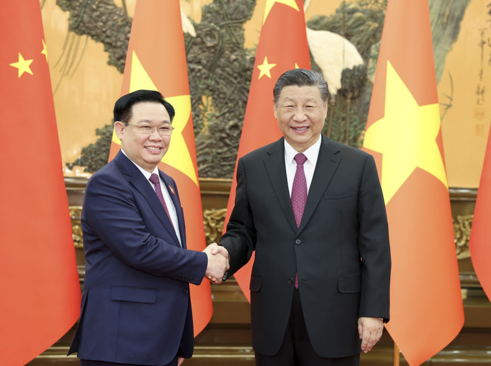 習(xí)近平會(huì)見(jiàn)越南國(guó)會(huì)主席王庭惠