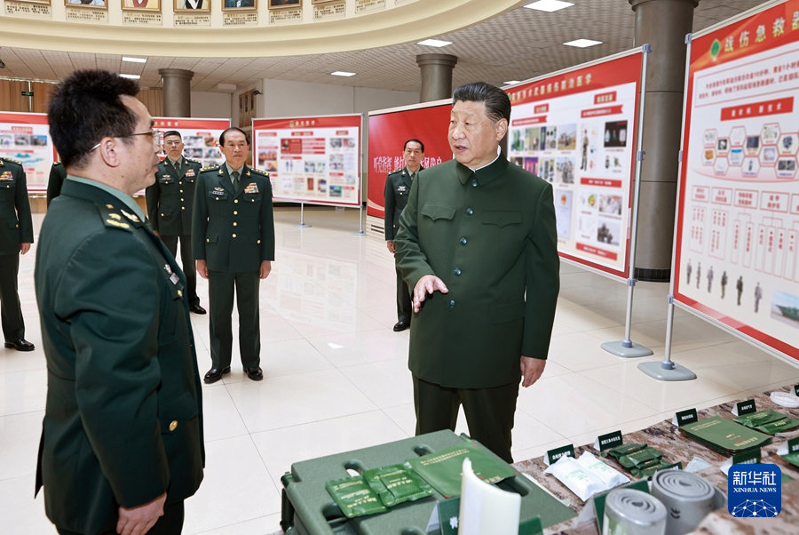 習近平視察陸軍軍醫(yī)大學