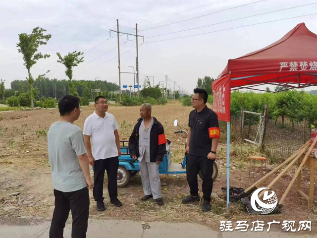 遂平縣車(chē)站街道：情系“三夏”送清涼 絲絲關(guān)懷沁人心