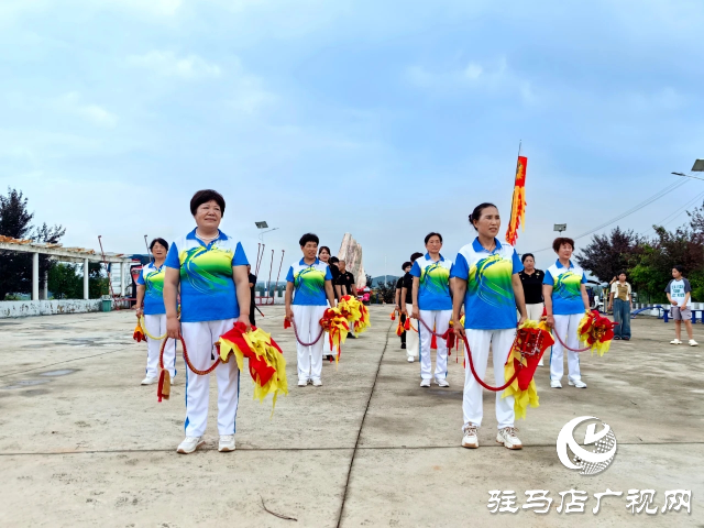 泌陽縣舞龍公益教學(xué)活動點(diǎn)亮羊冊鎮(zhèn)文明實(shí)踐站