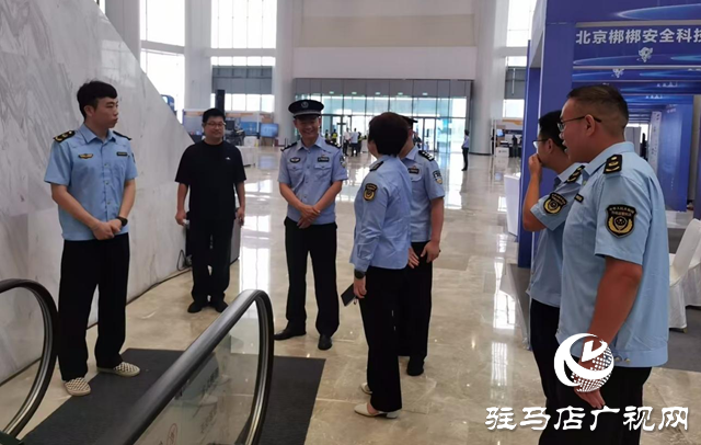 駐馬店市市場監(jiān)管局示范區(qū)分局：加強電梯維護 服務網(wǎng)絡安全宣傳周