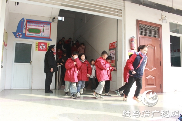 駐馬店市第十一小學(xué)開展第30個(gè)“全國(guó)中小學(xué)生安全教育日”系列活動(dòng)