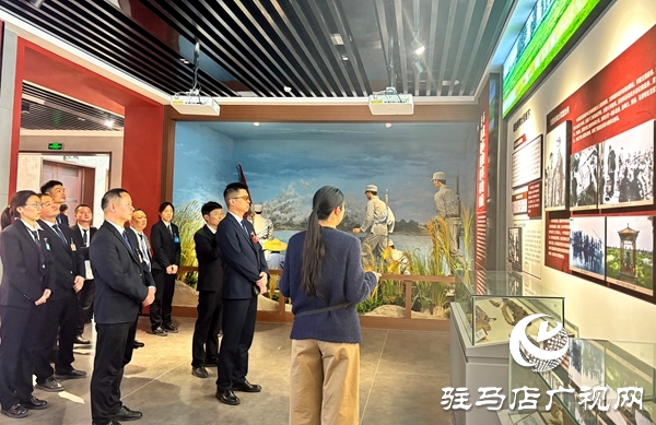  平輿公交組織黨員干部開展“緬懷革命先烈，傳承紅色精神”主題黨日活動