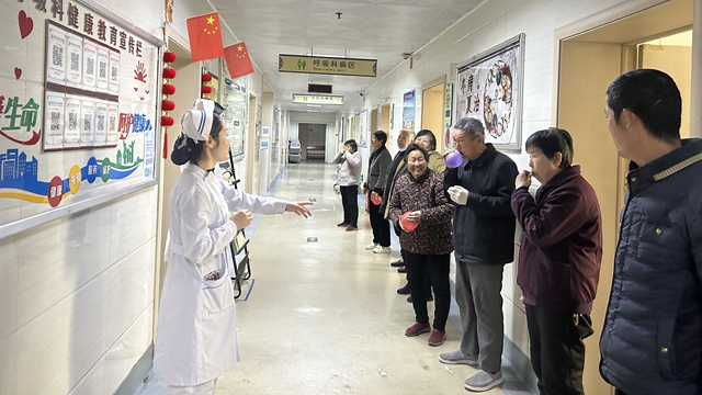 呼吸康復(fù)路，護患同行時——駐馬店市第二中醫(yī)院帶領(lǐng)患者開展呼吸操運動