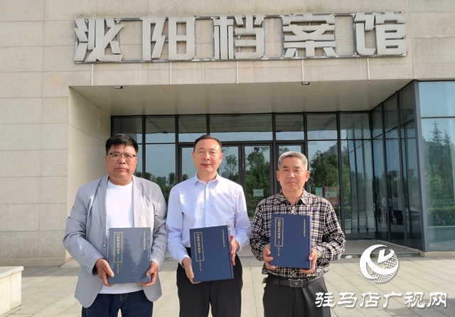 泌陽：情系桑梓贈典籍 書香致遠潤心田 ——各界人士向縣圖書館、檔案館、一高捐贈珍貴文獻