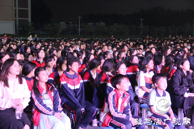 駐馬店市曲藝家協(xié)會(huì)曲藝專場(chǎng)演出走進(jìn)正陽(yáng)校園